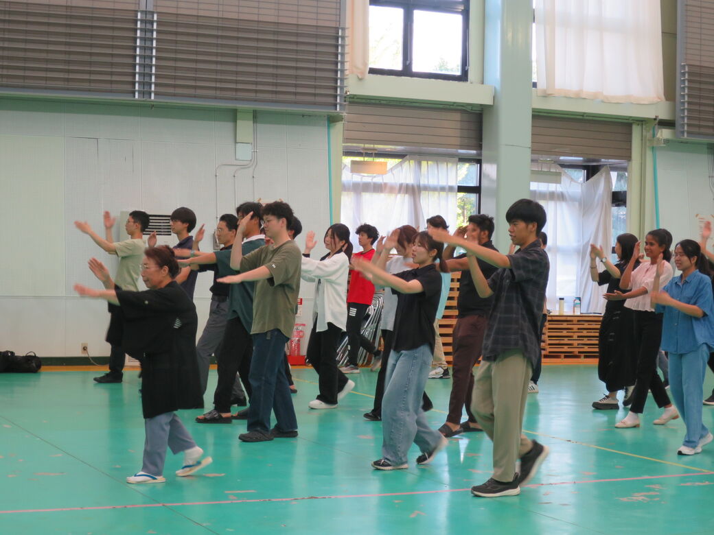 踊りの練習風景