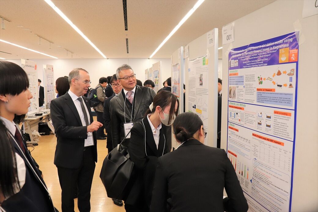 リサーチプレゼンテーションの様子