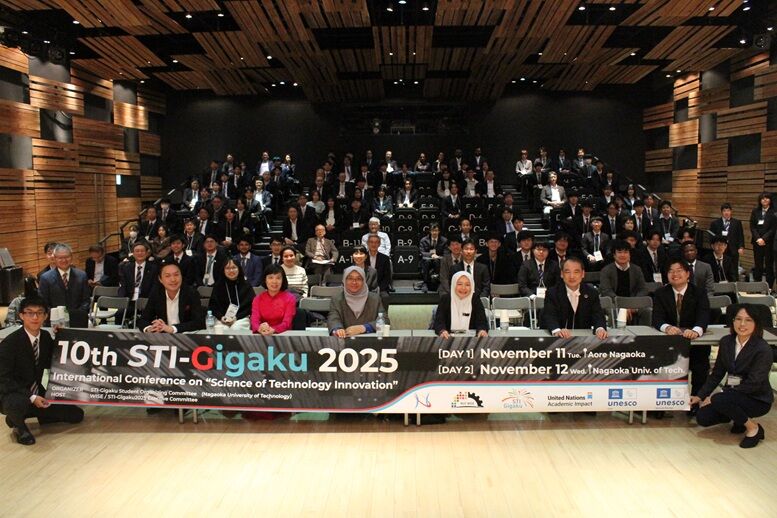 基調講演終了後の集合写真