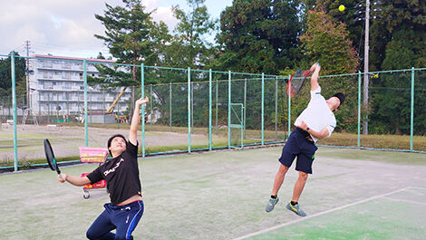 硬式テニス部の活動の様子